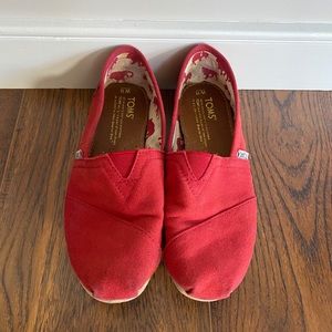 TOMS Classic Canvas shoes red 6.5